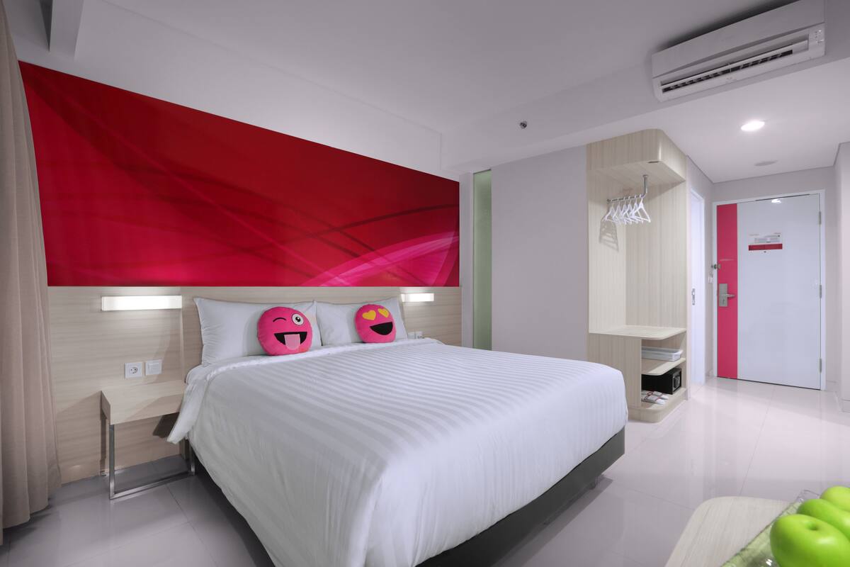 In-room safe, desk, rollaway beds, free WiFi