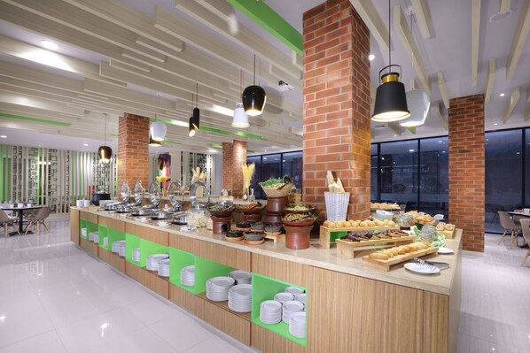 Daily buffet breakfast (IDR 80000 per person) - favehotel Bandara - Tangerang (Tangerang)