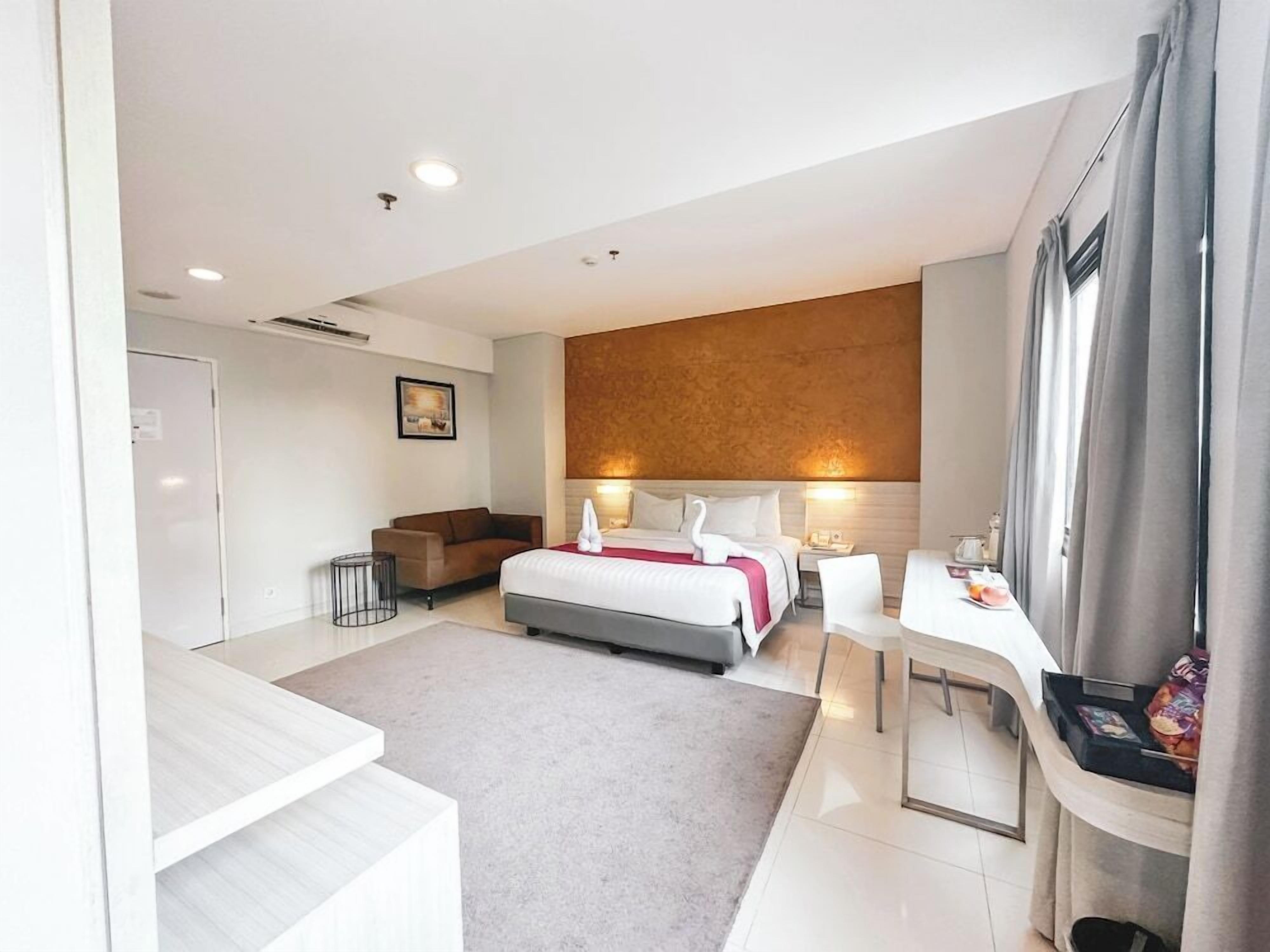 Zimmersafe, Schreibtisch, Zustellbetten, kostenloses WLAN