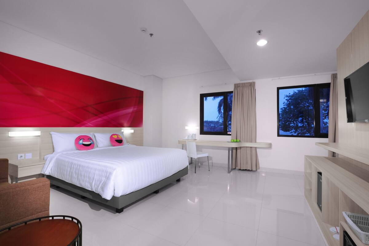 In-room safe, desk, rollaway beds, free WiFi