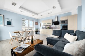 Apartamento família, 2 quartos, vista para o mar | Individualmente decorados, individualmente mobiliados