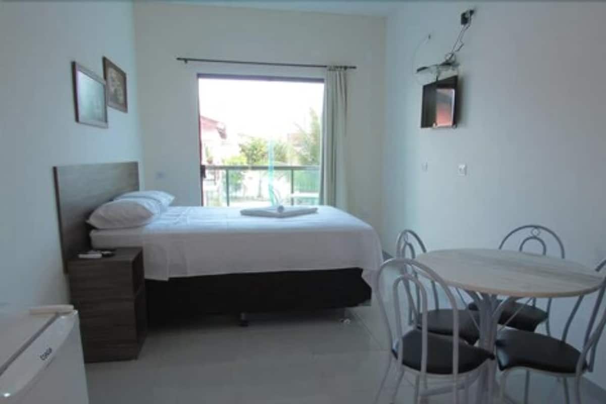 Quarto Standard com Cama de Casal ou 2 Camas de Solteiro com Varanda | Minibar, individually decorated, iron/ironing board, free WiFi
