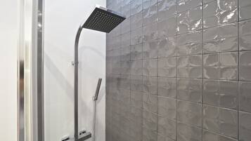 Apartment, 1 Bedroom, Ground Floor | Bathroom | Shower, hair dryer, towels, soap