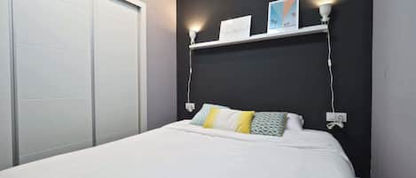 Appartement, 1 chambre, rez-de-chaussée | 1 chambre, fer et planche à repasser, lit de bébé (gratuit)