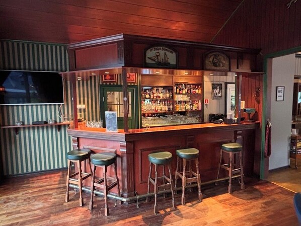 Bar (en la propiedad)