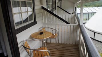 Double Room | 1 bedroom, individually decorated, individually furnished, desk