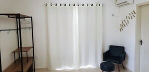 1 habitación, decoración personalizada y muebles diferentes 