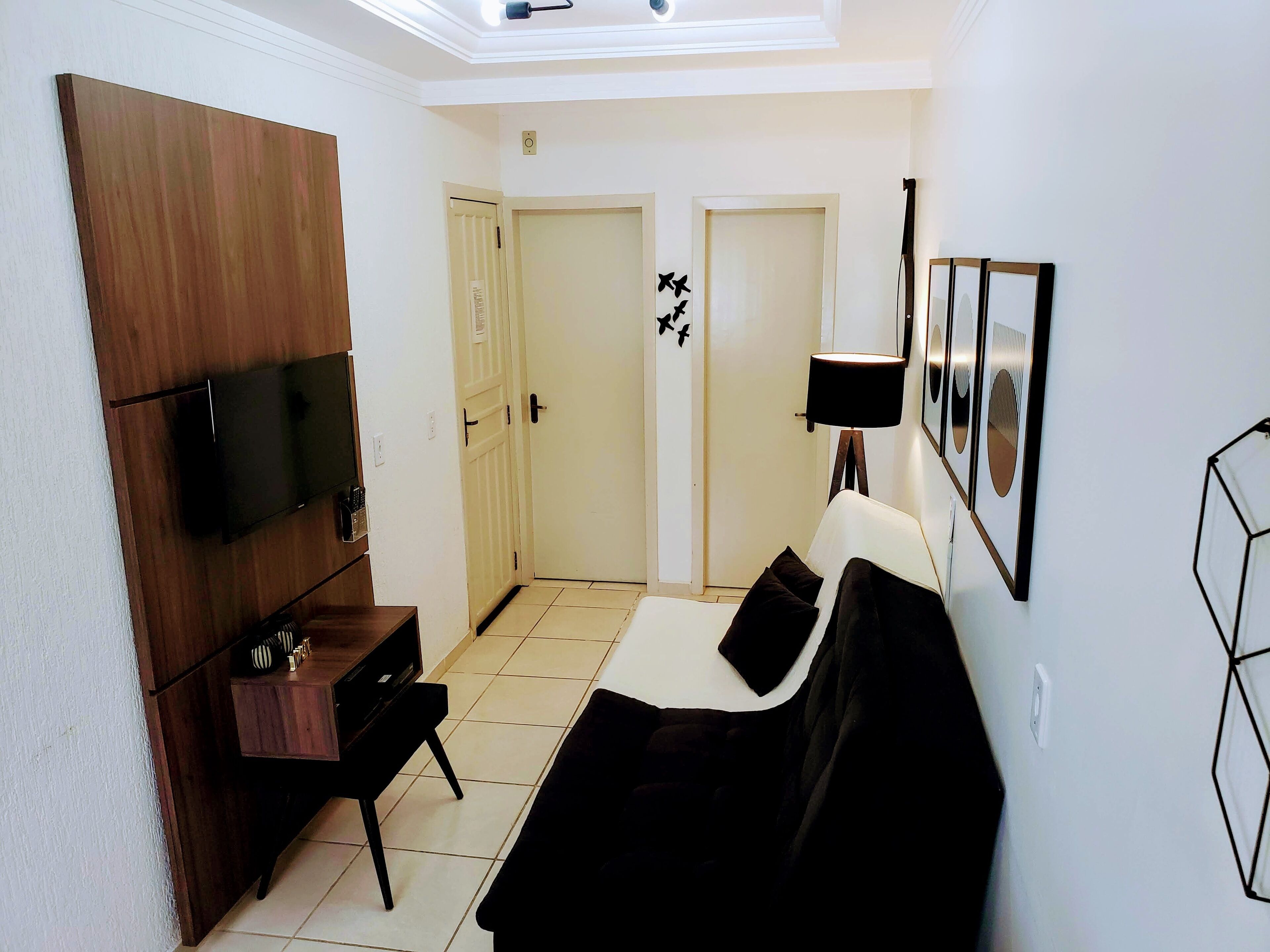 Departamento familiar, 1 habitación | Área de sala de estar | Smart TV de 32 pulgadas con canales por cable, televisión y Netflix 