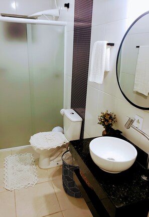 Appartamento familiare, 1 camera da letto | Bagno | Doccia, soffione a pioggia, asciugacapelli, asciugamani