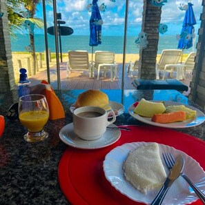 Desayuno bufé gratuito y diario
