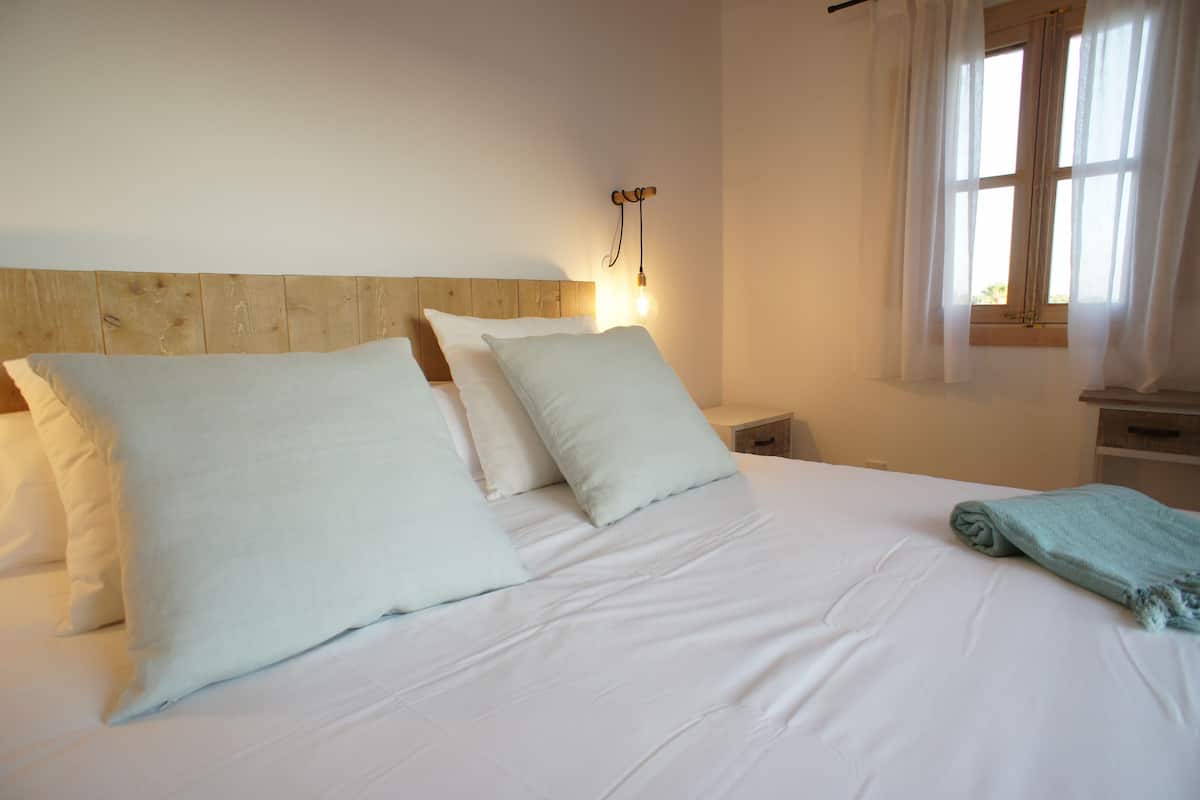 1 bedroom, premium bedding, minibar, in-room safe