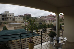 View from property - Dokua Royal Hotel (Kwabenya)
