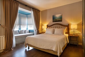 Phòng Superior | Bộ đồ giường cao cấp, minibar, két bảo mật tại phòng, bàn 