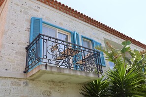 Doppia Deluxe, balcone | Biancheria da letto di alta qualità, minibar, una cassaforte in camera