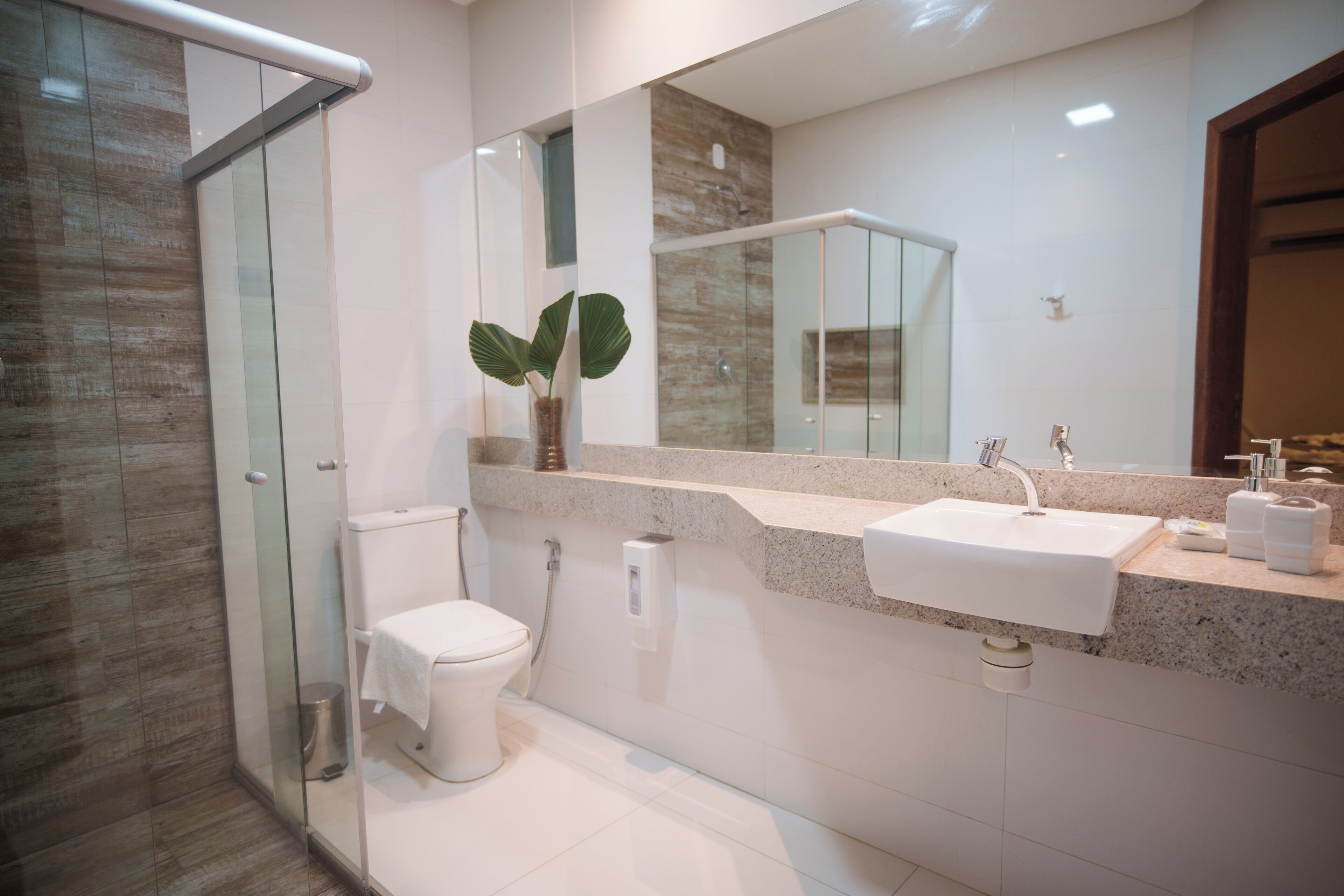 shower, rainfall showerhead, free toiletries, hair dryer