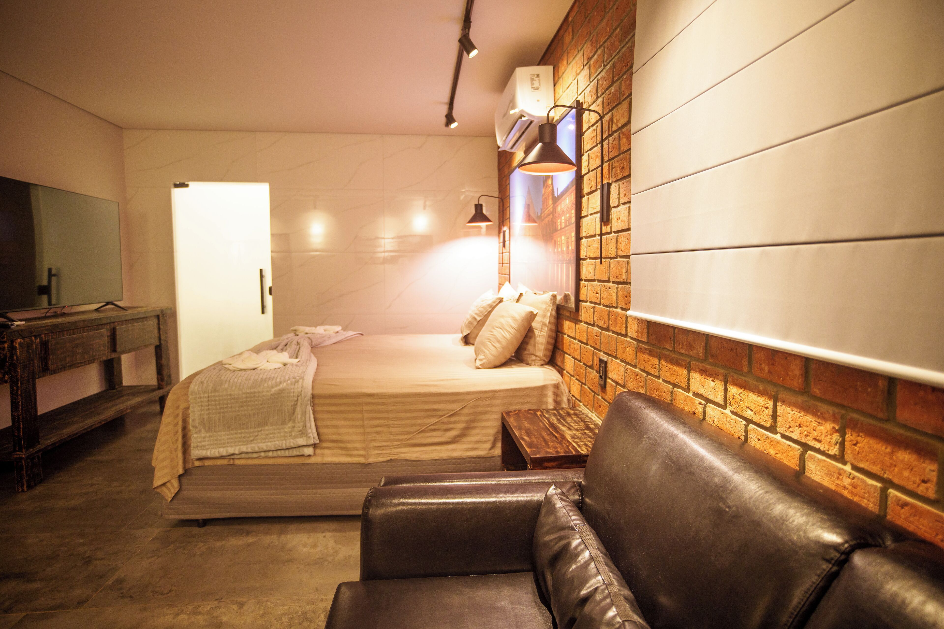 1 bedroom, minibar, desk, laptop workspace