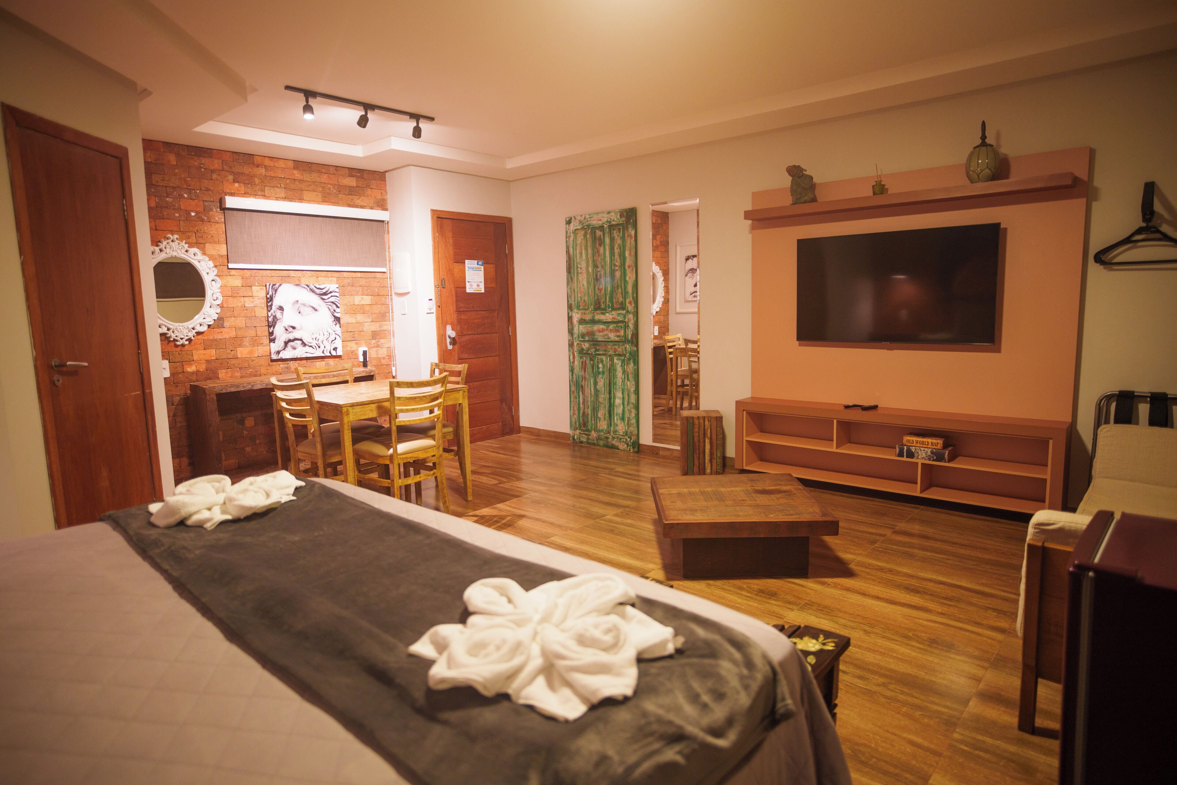 1 bedroom, minibar, desk, laptop workspace