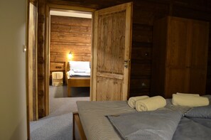 Family Apartment | Cots/infant beds, rollaway beds, free WiFi - Hotel Kristian (Kubova Hut)