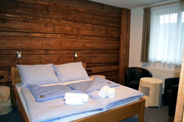 Deluxe Double Room | Cots/infant beds, rollaway beds, free WiFi