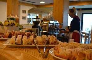 Daily buffet breakfast (EUR 5.00 per person) - Hotel Kristian (Kubova Hut)