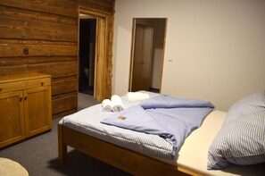 Cribs/infant beds, rollaway beds, free WiFi - Hotel Kristian (Kubova Hut)