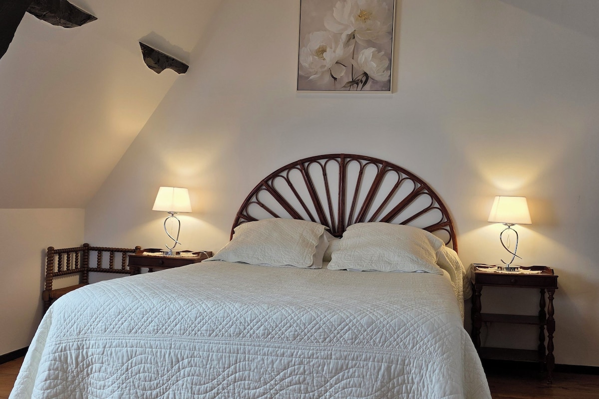 Tweepersoonskamer, uitzicht op de binnenplaats | Luxe beddengoed, gratis wifi, individueel gedecoreerd