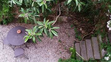 Chambre Double Supérieure, vue jardin (et montagne RDC)