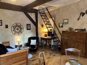 Standard Studio, Kitchenette, Valley View | Individually decorated, individually furnished, desk, laptop workspace - La Maréchalerie (Monthodon)