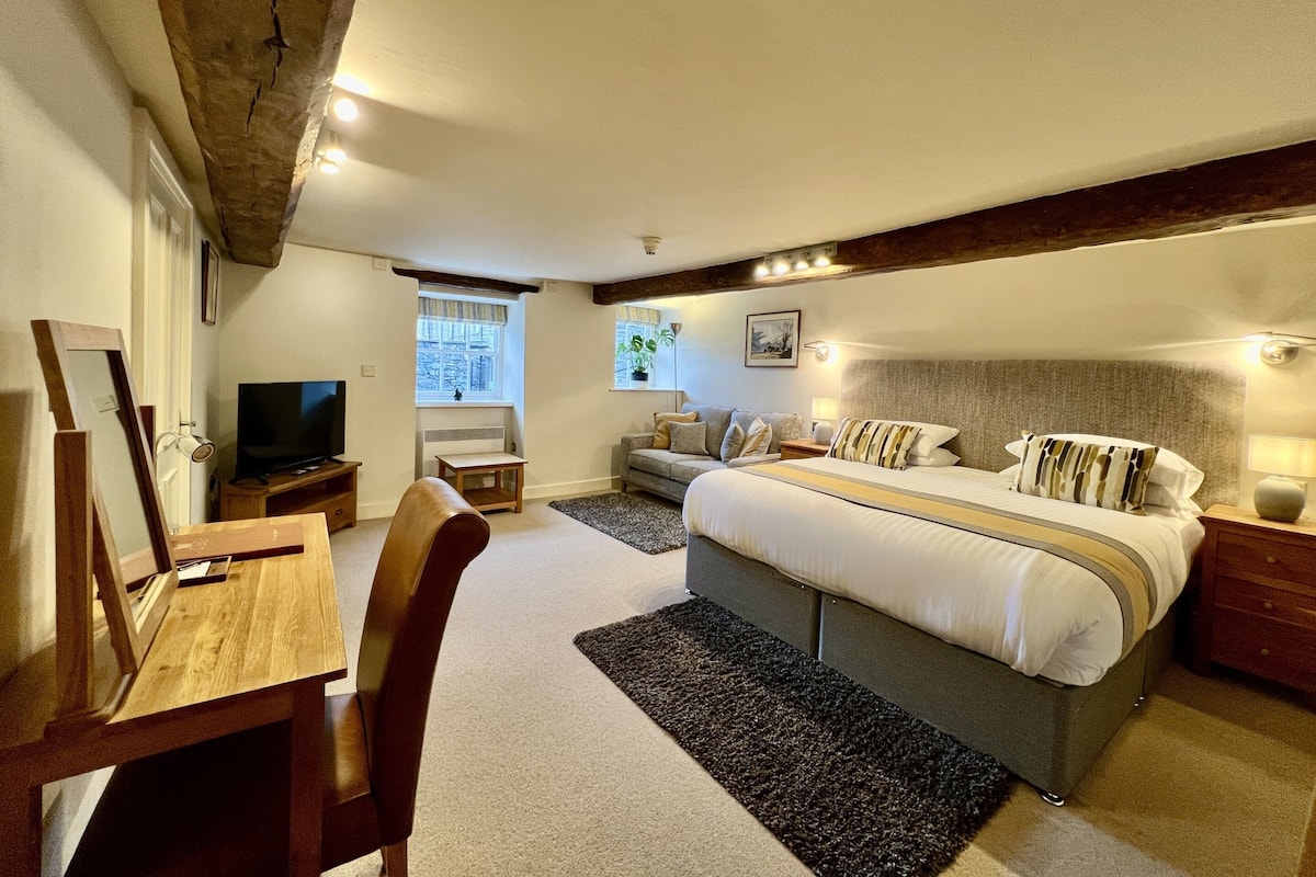 Double or Twin Room, Ensuite (Room 4 Beaumaris- Junior)