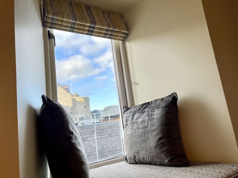 Castle Cottage Inn by null