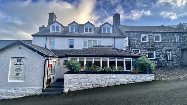 Exterior - Castle Cottage Inn (Harlech)