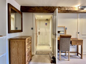 Superior Double or Twin Room, Ensuite (Room 4 Beaumaris- Junior) | Lobby - Castle Cottage Inn (Harlech)