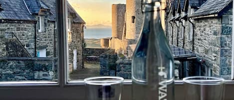 Kahden hengen superior-huone (yksi tai kaksi sänkyä), merinäköala (Room 7 Harlech) | Näkymä majoituspaikasta