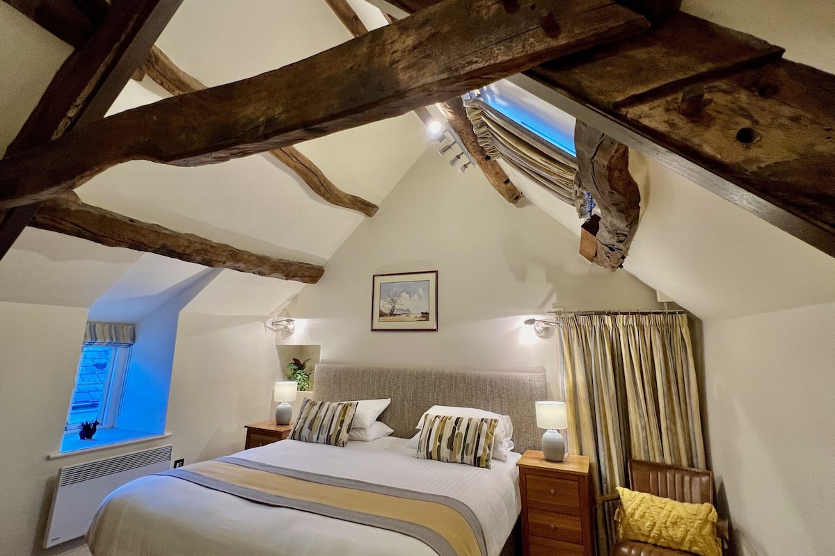 Classic Double or Twin Room, Ensuite (Room 6 Dolwyddelan )