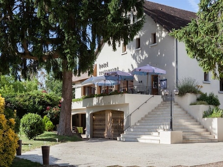 Exterior. Hôtel Restaurant La Bonne Etape