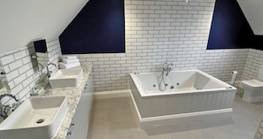 Deluxe Suite, Hot Tub, Courtyard View - Mallories (Leicester)