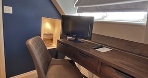 Basic Double Room, Private Bathroom, Courtyard View (Non-Ensuite)