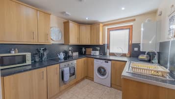 Superior Apartment, Private Bathroom (2 Bedroom) | Private kitchen | Fridge, microwave, coffee/tea maker, electric kettle