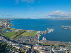 Beach nearby - Quay Head View Aparthotel (Stranraer)