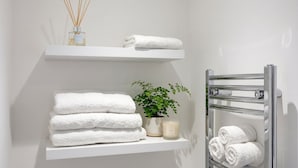 Double Room, Ensuite | Bathroom - The Willow Restaurant B&B (Harrogate)