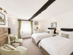 Kamer, 1 twee- of 2 eenpersoonsbedden, en-suite badkamer | Wifi
