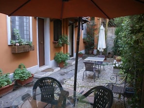 Double Room, Ensuite, Garden View | Miscellaneous - Villa Wilson (Rome)