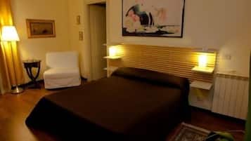 Premier Triple Room, Ensuite, Garden View