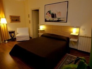 Premier Triple Room, Ensuite, Garden View - Villa Wilson (Rome)