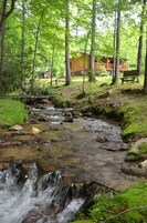 舒适小屋, 2 间卧室, 按摩浴缸 (Panther Creek Lodge) | 4 多间卧室、特色装修、特色家居、床单