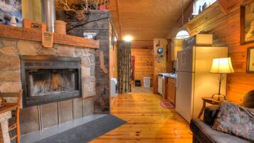 Cabin, 1 Bedroom (Wolf Ledge at Ponderosa) | 4 bedrooms, individually decorated, individually furnished, bed sheets