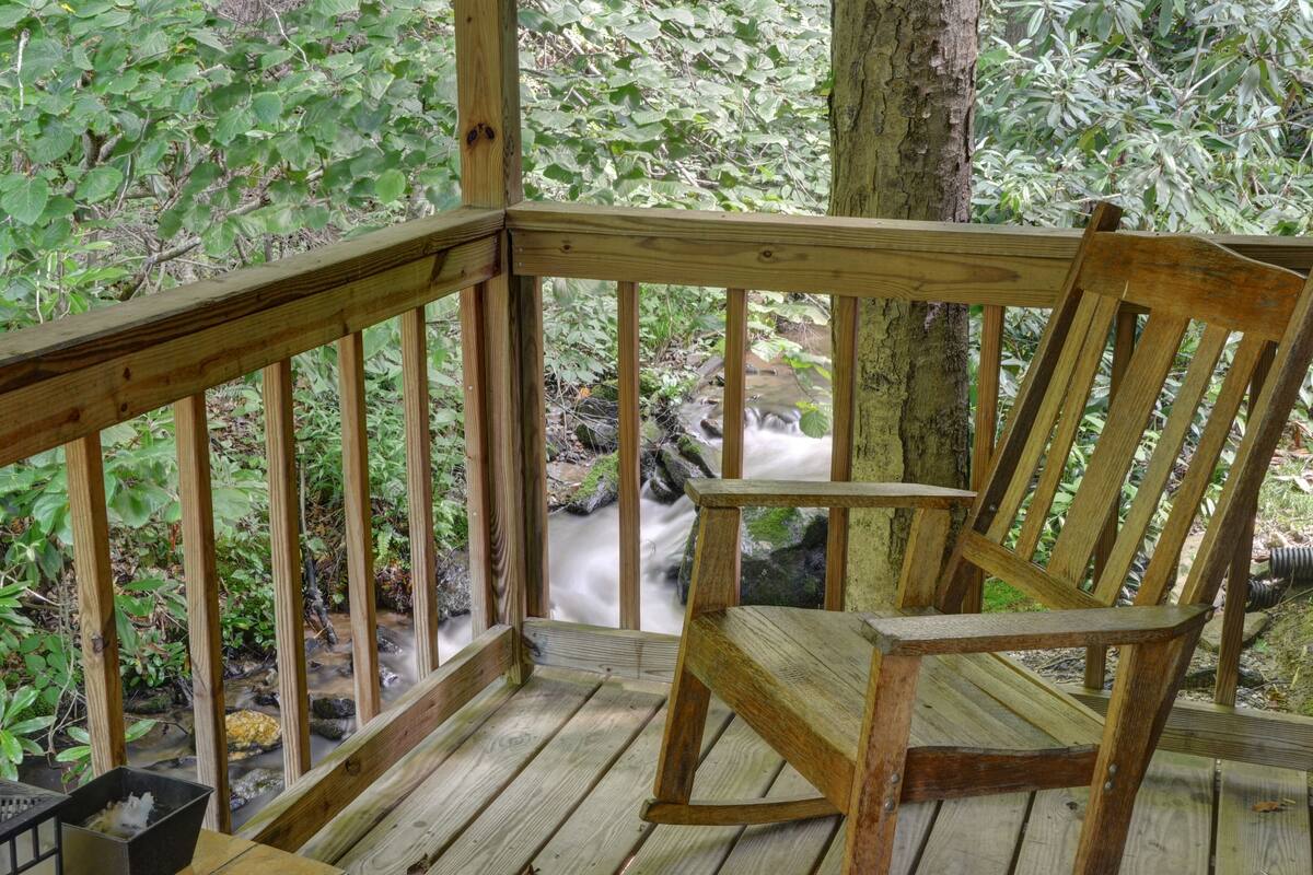 Cabaña de luna de miel, 1 cama Queen size (Cozy Creek) | Vista del balcón