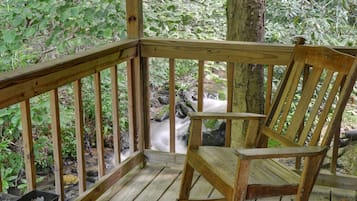 Honeymoon Cabin, 1 Queen Bed (Cozy Creek) | Balcony view