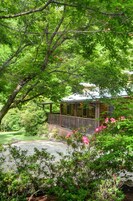 基础小屋, 1 间卧室 (Bear Crossing at Ponderosa) | 4 多间卧室、特色装修、特色家居、床单