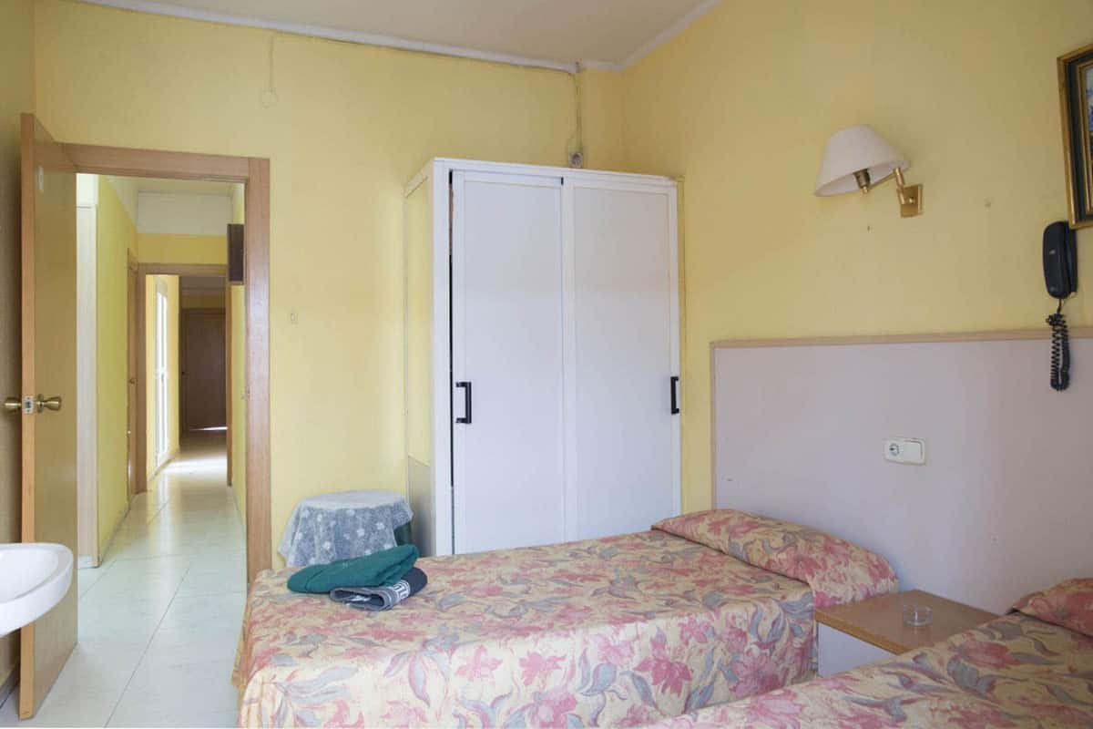 Twin Room, Shared Bathroom | WiFi (free)